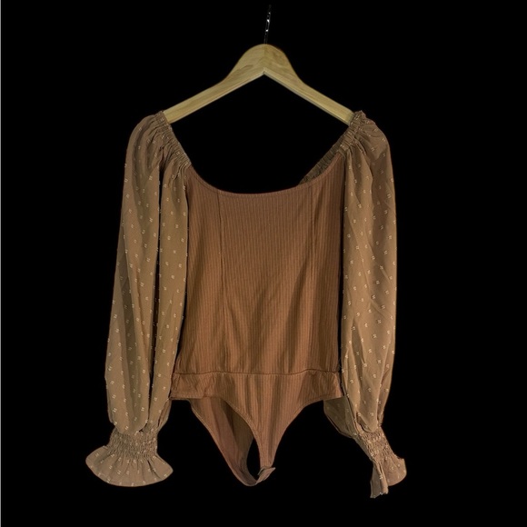 Textured sleeve Amber/Carmel colored‎ Women's bodysuit🌸🌸NWOT - Picture 1 of 3